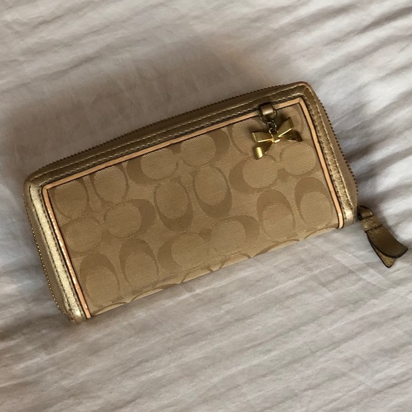 Coach Signature Accordion Zip Wallet - Gold/Khaki - Picture 3 of 7